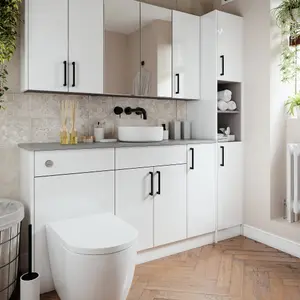 Cooke & Lewis Helena White Back to wall Toilet with Soft close seat & Concealed cistern