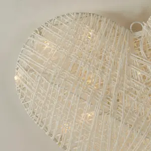 WHITE WICKER WALL HEART SHAPED LIGHT