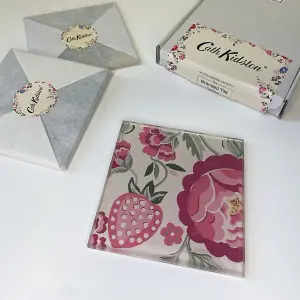 Cath Kidston Strawberry Gardens Glass Splashback SAMPLE - Pink (100x100mm)