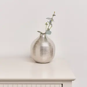 Melody Maison Silver Metal Ribbed Swirl Vase - 17cm