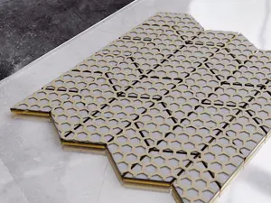 Glass mosaic on mesh for bathroom or kitchen 26.5cm x 30.5cm - Gold tulip