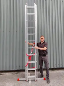 Triple Section Combination Ladder 3 x 11  Rungs 3m Closed 6.77m Extended