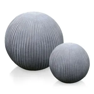 Set of 2 IDEALIST™ Fluted Grey Reinforced Stone Concrete Effect Garden Decorative Balls: D25 + D30cm, 5.5 + 7.7lbs