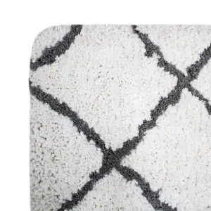 Berber White/Black Geometric Medium Rug, (L)170cm x (W)120cm