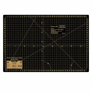 H/G C/MAT 45CMX30CM - Cutting Mat: Medium: 45 x 30cm - Hemline Gold