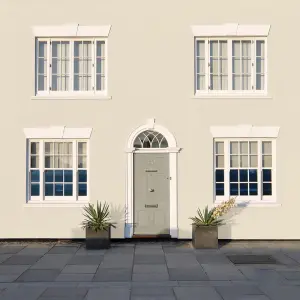 Sandtex Ultra smooth Magnolia Masonry paint, 10L