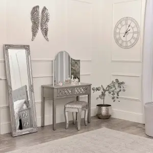 Melody Maison Silver Mirrored Lattice Console Table / Dressing Table - Sabrina Silver Range