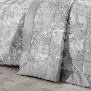 Crushed Velvet Bedspread Catherine Lansfield Colour: Silver