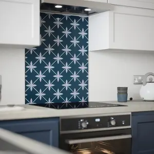 Laura Ashley Midnight Seaspray Wicker Geometric Glass Splashback, (H)750mm (W)600mm (T)6mm