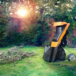 LawnMaster Impact Garden Shredder 2400W, Max diam. 40mm, 50L collection bag and rapid blade system. 2 Year Guarantee