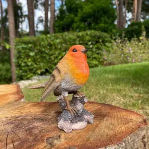 Robin on a Tree Stump Garden Ornament