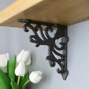 Oakcrafts - Pair of Antique Cast Iron Octopus Shelf Brackets - 150mm x 150mm