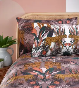 furn. Kaihalu Jungle Animal Floral Reversible Duvet Cover Set