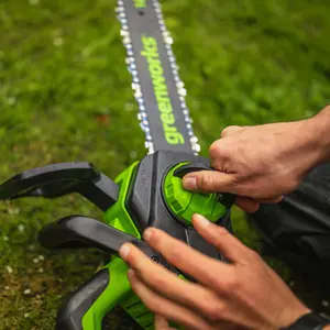 Greenworks Tools 24V 30cm (12") Cordless Brushless Chainsaw includes 4Ah battery & charger