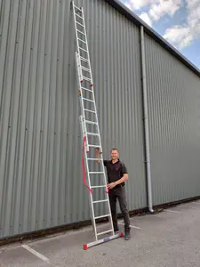 Triple Section Combination Ladder 3 x 9 Rungs 2.5m Closed 5.93m Extended