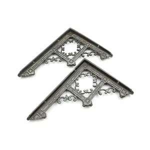 Oakcrafts - Pair of Antique Cast Iron Gothic Temple Shelf Brackets - 230mm x 170mm