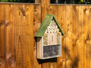 Bee, Insect & Bug Hotel - Wooden Nesting House for Bees, Ladybirds & Butterflies