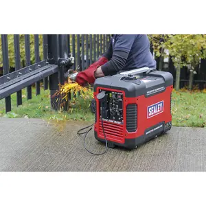 2000W Inverter Generator - 4-Stroke Engine - 4 Litre Fuel Tank - Dual Sockets