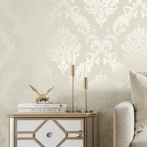 Chelsea Glitter Damask Wallpaper In White And Silver