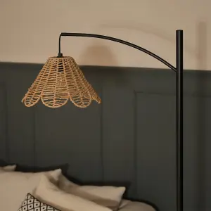 ValueLights Preto Black Metal Curve Stem Floor Lamp with a Rattan Wicker Scalloped Edge Shade