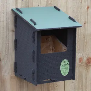 Open Fronted Eco Robin Nest Box with Recycled Plastic Outer Shell and Wooden Internal Nesting Chamber