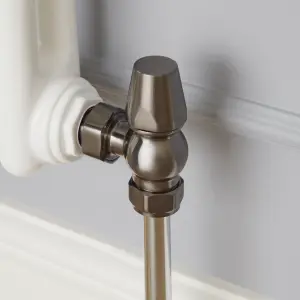 GoodHome Polished Black Traditional Angled Thermostatic Radiator valve & lockshield (Dia)15mm x ½"