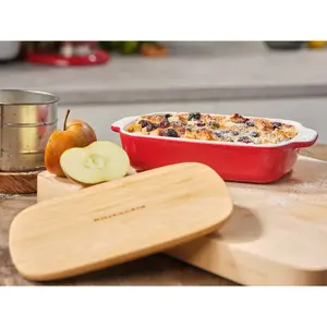 KitchenAid Stoneware Rectangular Dish with Bamboo Lid Empire Red / 32cm