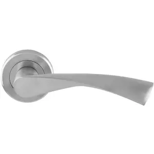 PAIR Angular Twisted Door Handle On Round Rose Concealed Fix Satin Chrome