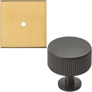 Cabinet Door Knob & Contrasting Backplate Set - Reeded Kitchen Pull - Matt Black & Satin Brass