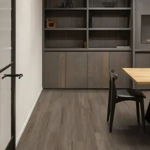 Lovst LFSLQS00740 Puddle Black Wood Effect 8mm Laminate Flooring For All Rooms & Contract Commercial Use 2.179 m²Per Pack