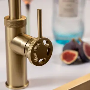 Flode Hjul Single Lever Industrial Style Kitchen Tap Swan Neck Design Brushed Brass