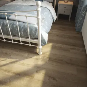 Laura Ashley Hepscott Medium Oak Natural Oak effect Luxury vinyl click flooring, 2.2m²